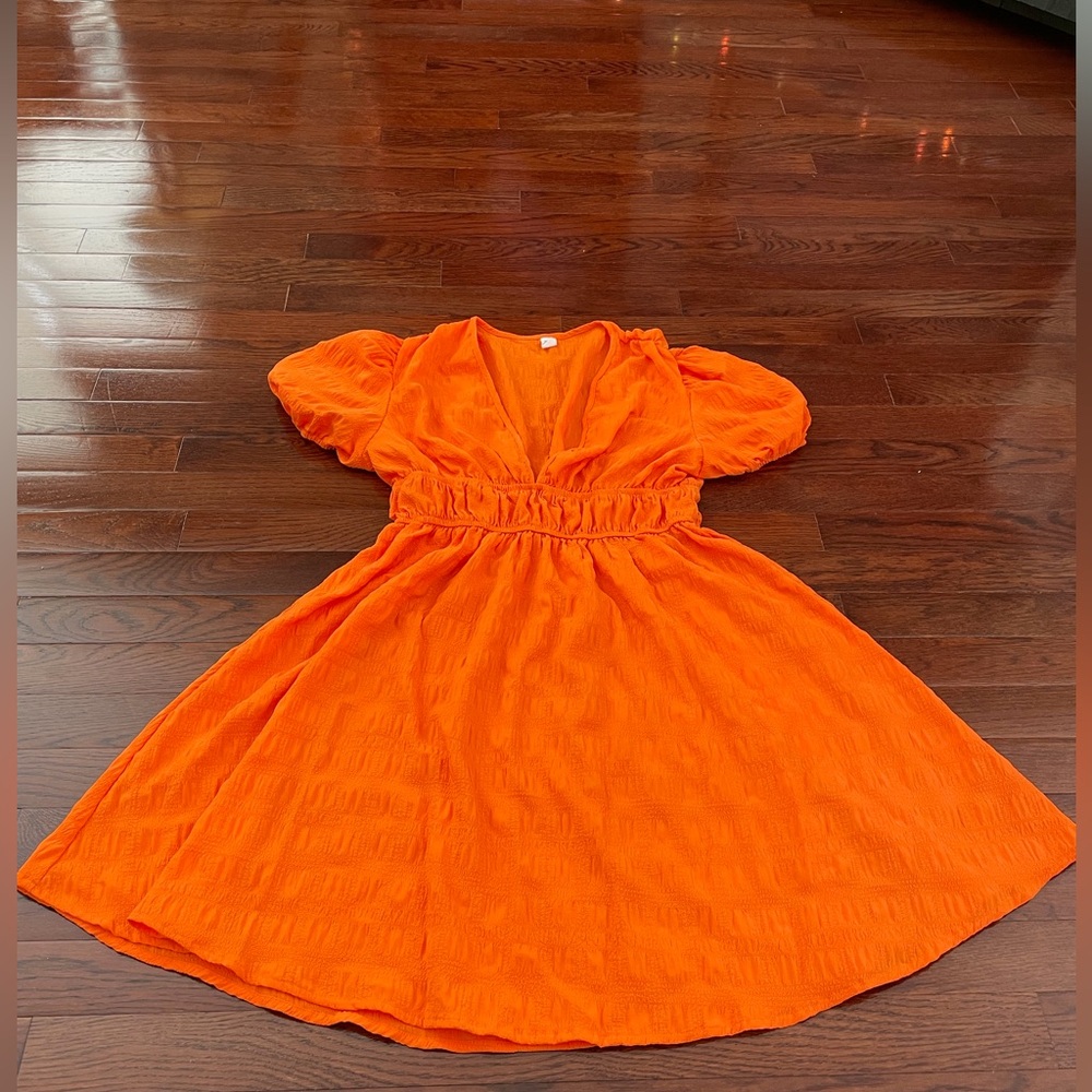 Women’s Orange Puff Sleeve V Neck Dress with Smocked Waist (size Small)🧡